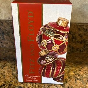 Brand new Fitz and Floyd Renaissance Holiday salt and pepper shakers.